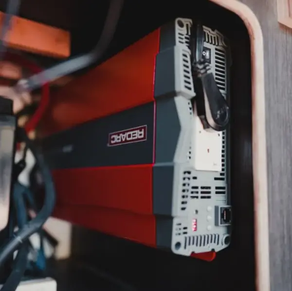 2000W Pure Sine Wave Inverter - Image 3